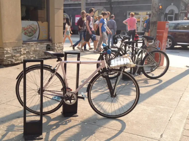 How to Lock a Bike Without a Rack Comprehensive Guide